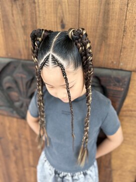 カペリマレーナ(Capelli Malena) コーンロウ　+ ブレイズ　ツインテールアレンジ