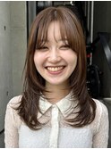 ミディアムレイヤーハッシュレイヤーナチュラルベージュカラー