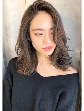 トルネード(TORNADO) 前髪ハイライトかきあげロブ