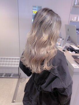 エイト 横浜店(EIGHT) 【外国人風】グラデーションカラー×ホワイトブロンド