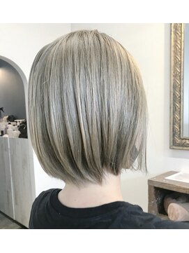 ブローチ(brooch) クリアベージュ