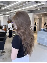 エイトデイズ 三宮駅前店(EIGHT days) 柔らかベージュ