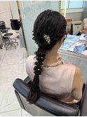 結婚式ヘアセット ロングのゆるふわ編みおろしアレンジ