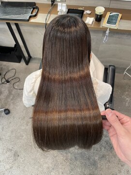 ジーナ 池袋(Zina) 巻かずに目を引く艶髪へ