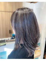 ステラバイケンジ 藤沢(STELLA by KENJE)&nbsp;白髪ぼかしハイライトカラー30代40代50代大人ウルフ