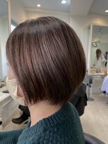 白髪ぼかしハイライト×ショートボブ