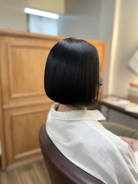 ミーツ meets+ 【スタイリッシュ】襟足スッキリ前下がりボブ