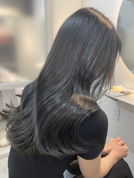 シダ(sida SAIIN) 20代30代ロングヘアグレージュカラー