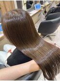 明るさを残したオリーブベージュ