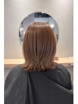 アスフィーダ(A'sfida)&nbsp;赤みを抑える透明感ベージュ×外ハネミディ