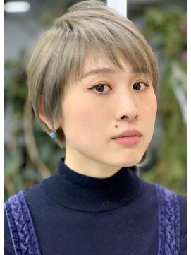 フィル(fil) ハイトーン/プラチナ ショート