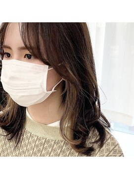 ネオリーブ クーロ(Neolive curro) 顔まわりレイヤー×くすみベージュインナーで大人スタイル♪