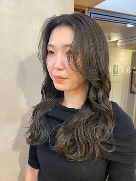 カールム(carlm) ミントアッシュ/ダークカラー/レイヤーカット/くびれヘア