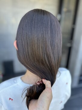 メゾン アヴァロ(Maison Avallo) 秋に合う、柔らかグレージュカラー