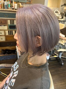 ディンプル 越谷駅前(DiMPlE)の写真/白髪を隠すのはもう終わり、白髪を彩る時代です！白髪ぼかしでファッションに馴染むトレンドstyleをご提案