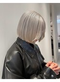 ホワイトブロンド10代20代切りっぱなしボブケアブリーチ