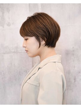 アイスバーグ(eyesburg) 20代30代40代大人丸みショートボブ×前髪あり