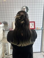 ヘアー アレス(hair ales)&nbsp;ハーフアップ　カチモリハーフアップ　タイト　お呼ばれヘア