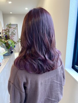 ヨンド(yond) レッドバイオレットミディアムレイヤー顔まわり前髪群馬太田