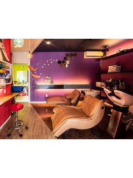 日頃の自分へご褒美を♪頭皮の血行を促進し、髪本来の美しさを取り戻します。極上のリラックスタイムを＊