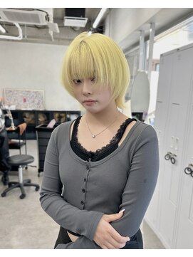 ティント 梅田(Tint) 【TOMOKI】ペールイエロー/ウルフカット《大阪梅田駅》