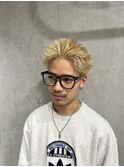 ホワイトベージュ×スパイキーショート