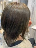 くすみカラー　ミディアムスタイル　艶感