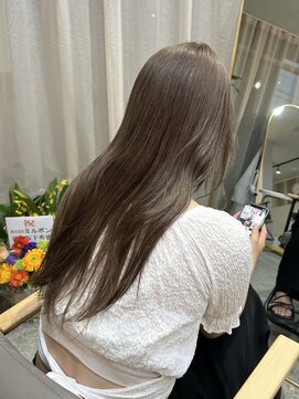 ジジ インターパーク 宇都宮(Gigi) ホワイトグレージュ/ミニウルフ/デジタルパーマ/フェザーパーマ