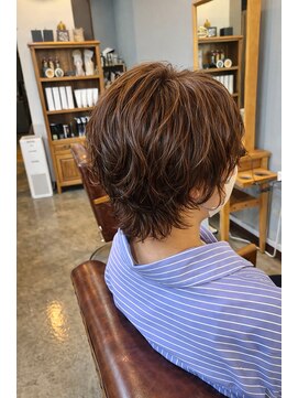 スアバイキキ(SuA by kiki.) ミディアムレイヤー/ハッシュカット/ワインレッド[千葉]