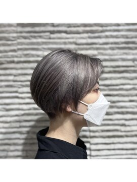 ビス リアン 川口店(Vis lien) ショート／アッシュ／ハイライト／グレー／くびれショート/川口