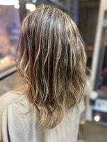 バジオットエイチ(BUZZIoT h)&nbsp;【脱白髪染めハイライト】白髪率50％　アッシュベージュ