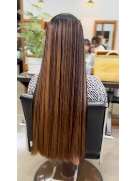 ベル(BELL) 伸びた根元にブラックローライト【BELL桜新町/用賀】