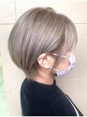 ダブルカラーでつくるグレーベージュ大人ショート