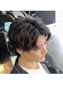 センターパート波巻きパーマ