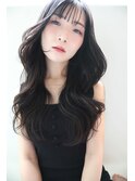 暗髪韓国風ロングスタイル