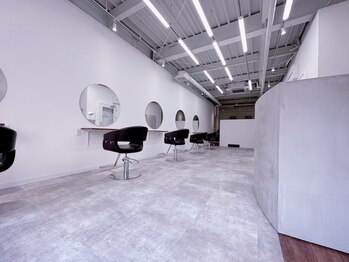 シー 北千住(sii.)の写真/北千住駅から徒歩4分☆5席の少人数サロンなので、ゆったりした空間＊《平日限定カット+ケアカラー¥8,000》