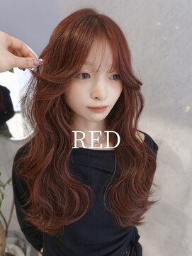 クム(kumu) ◎ブリーチなし暖色カラーで透明感！大人可愛いレッドカラー