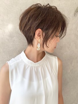 アヴァロン(AVALON) 30、40代にオススメ！前下がり立体感ショート×イルミナカラー