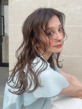 ローウェ 青山 表参道(Louwe) 20代30代40代/大人ガーリーくびれレイヤー/小顔/ハイライト