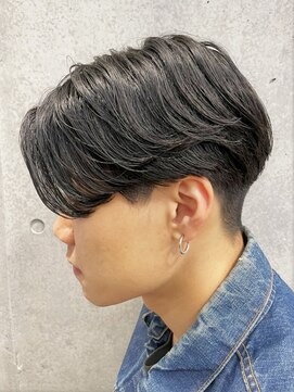 ガズル ハラジュク(GUZZLE HARAJUKU) スーツ短髪ツーブロック束感モテる黒髪シークレットパーマ流行