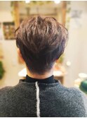 短髪アッシュブラウンアップバング刈り上げツーブロックマッシュ