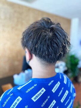 アークスヘアー 大人かっこいいメンズスパイラルパーマワイルドアッシュ