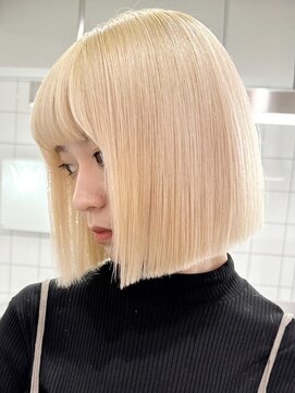 ウィコ 新宿(WICO) ホワイトブロンド[新宿駅/フェミニン/モード/ダークアッシュ]