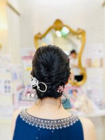 美容室 ティンカーベル シニヨンヘア