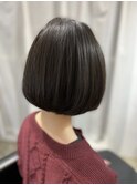 小顔ショートボブ丸みショート×アッシュオリーブ白髪ぼかし
