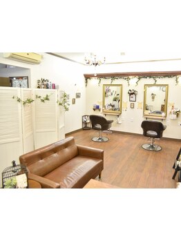 少人数制だからこそ、髪のお悩みの相談がじっくりできる◎周りを気にせず自分だけのサロンタイムを♪
