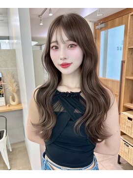 バタフライカットグレーブラウンミディアムレイヤーカット/仙台