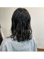 シンエノム(Shin enom)&nbsp;ハイライトスパイラルパーマミディアムウェットスタイル