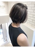 大人可愛いグレージュハイライトショートボブ デザイン1