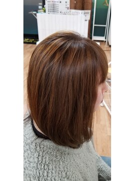 アーラ(ALA) 9トーンアッシュブラウンベースにハイライト